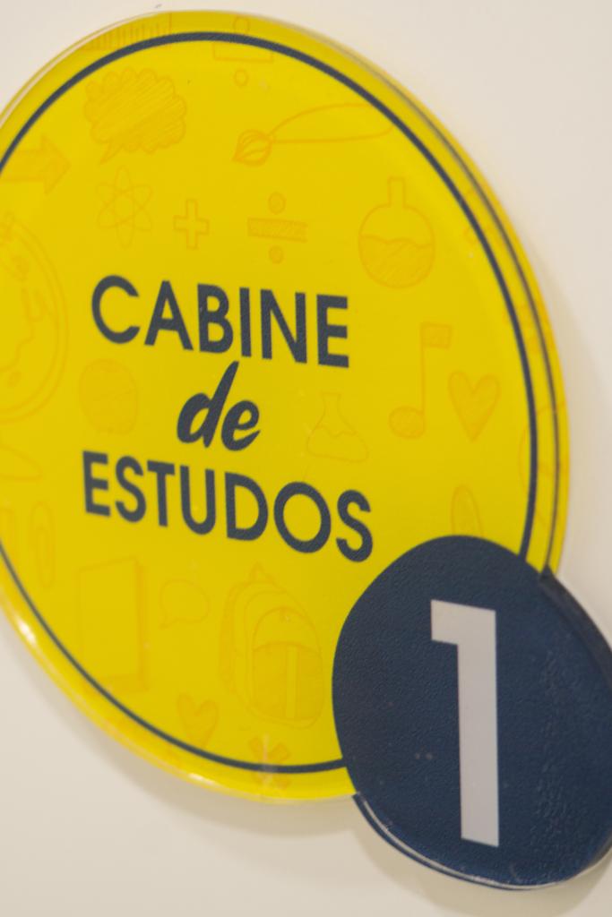 R$ 420,00/mês
R$ 390,00/trimestral
 

 	Integral;
 	Individual e c/ opção Share it (1,25m);
 	Armário c/ chave, nichos, Wi-Fi, internet cabeada, ar-condicionado.